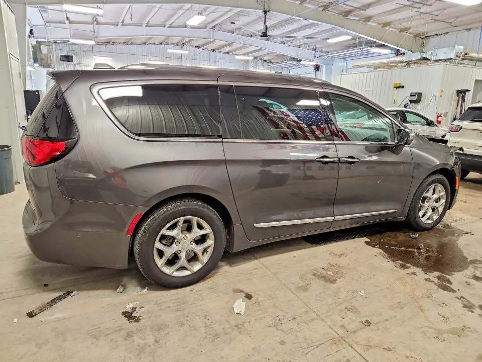 2017 CHRYSLER PACIFICA LIMITED  
