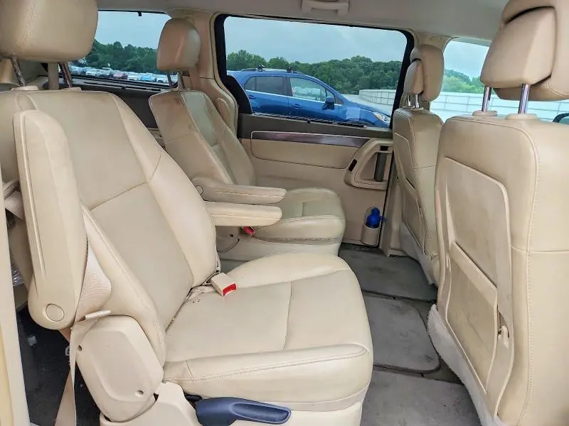 2010 VOLKSWAGEN ROUTAN SE  