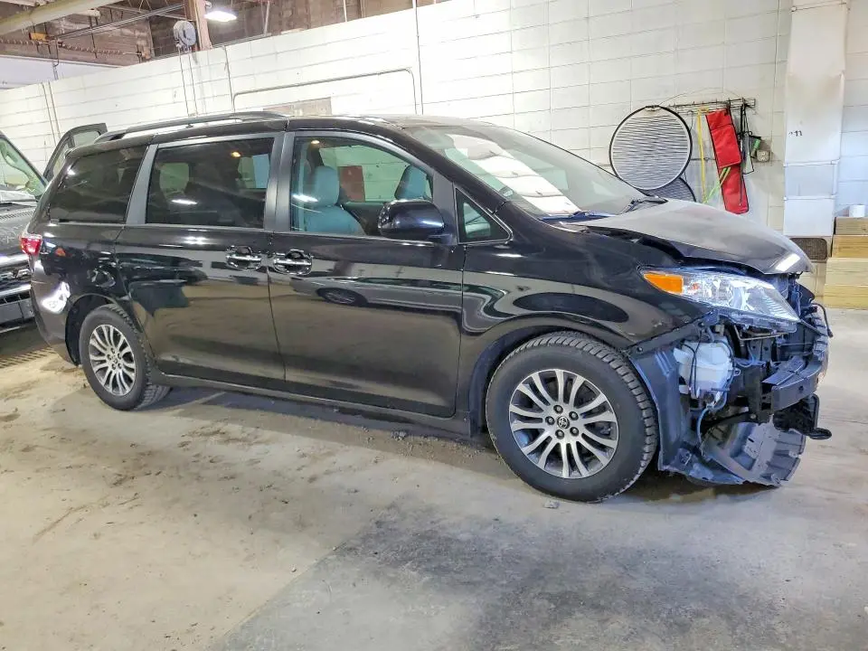 2020 TOYOTA SIENNA   