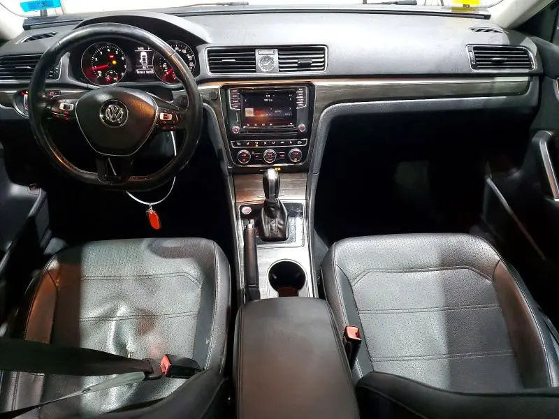 2017 VOLKSWAGEN PASSAT SE  