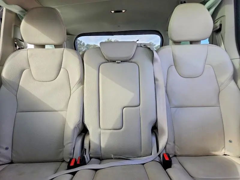 2022 VOLVO XC90 T6 MOMENTUM  