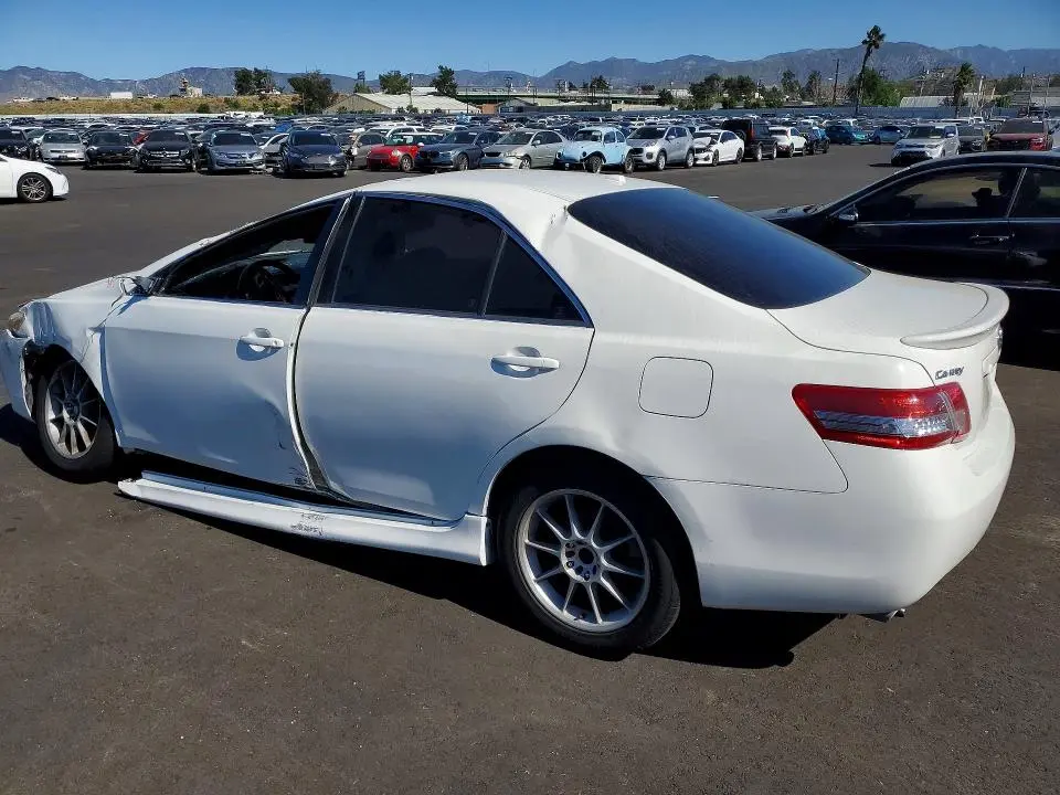 2011 TOYOTA CAMRY SE V6  