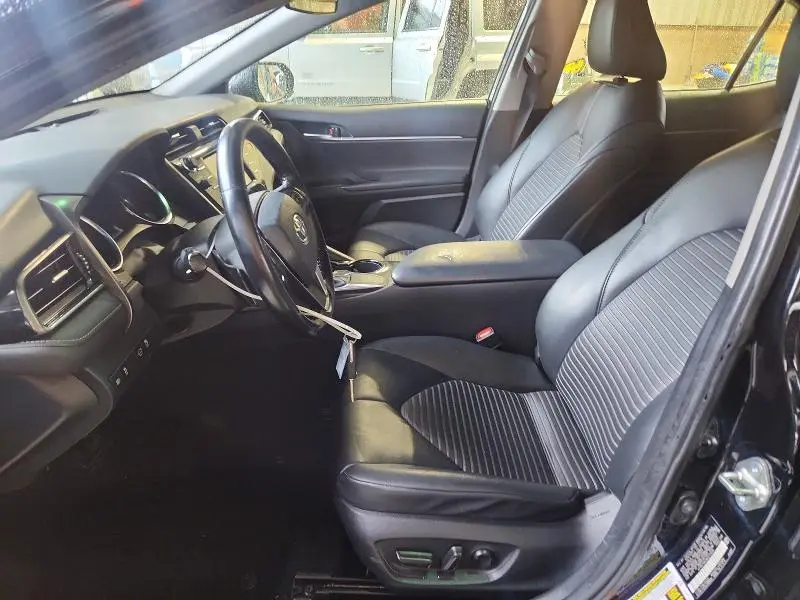 2019 TOYOTA CAMRY SE  