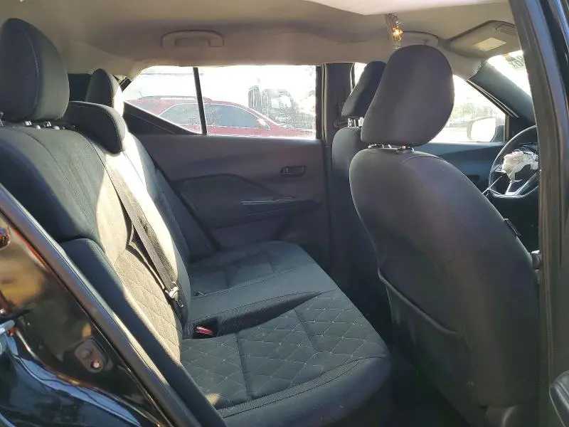 2020 NISSAN KICKS S  