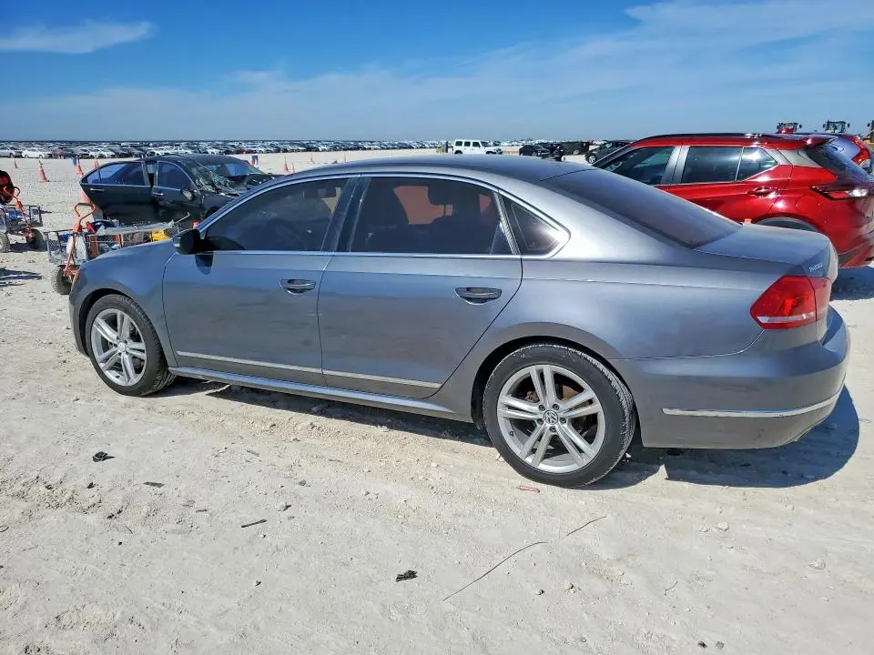 2015 VOLKSWAGEN PASSAT SE  