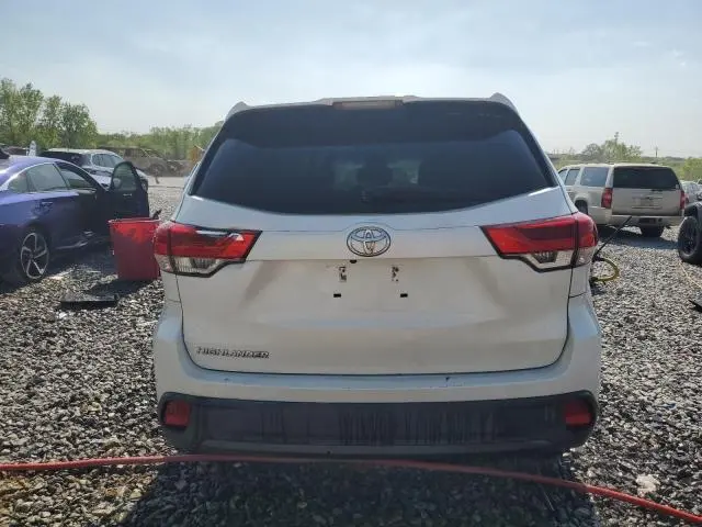 2019 TOYOTA HIGHLANDER LE  