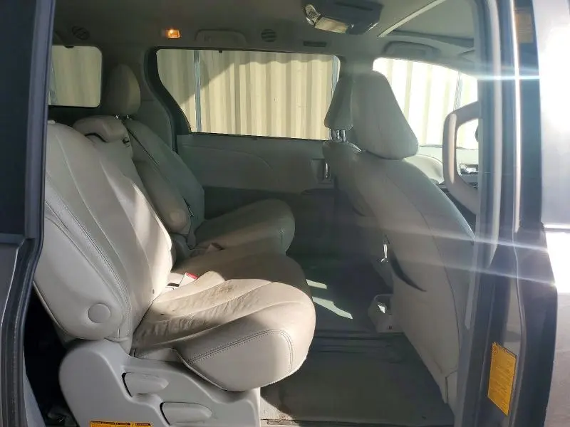2013 TOYOTA SIENNA XLE 8-PASSENGER  