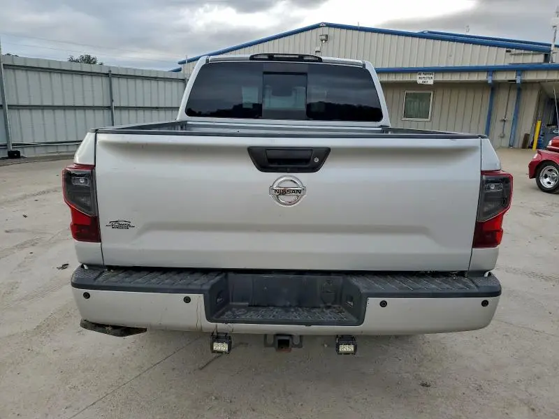 2018 NISSAN TITAN SV  