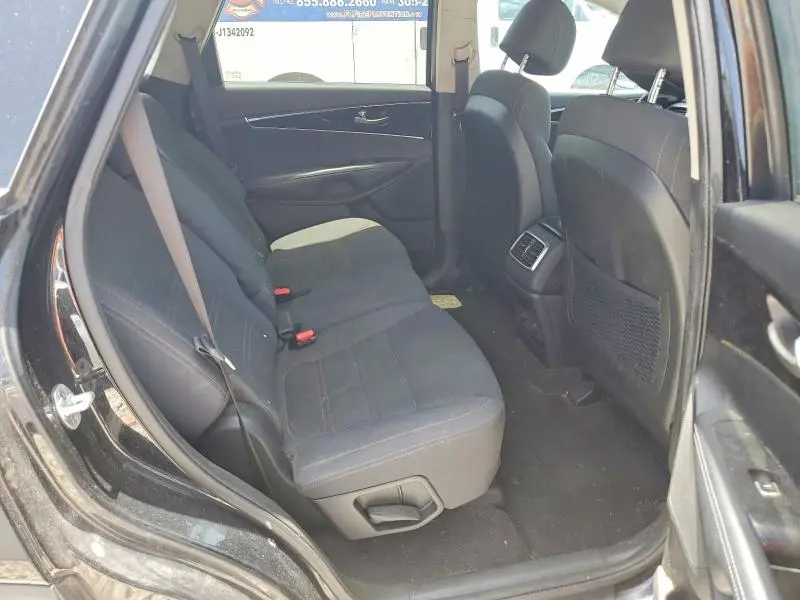 2017 KIA SORENTO LX  