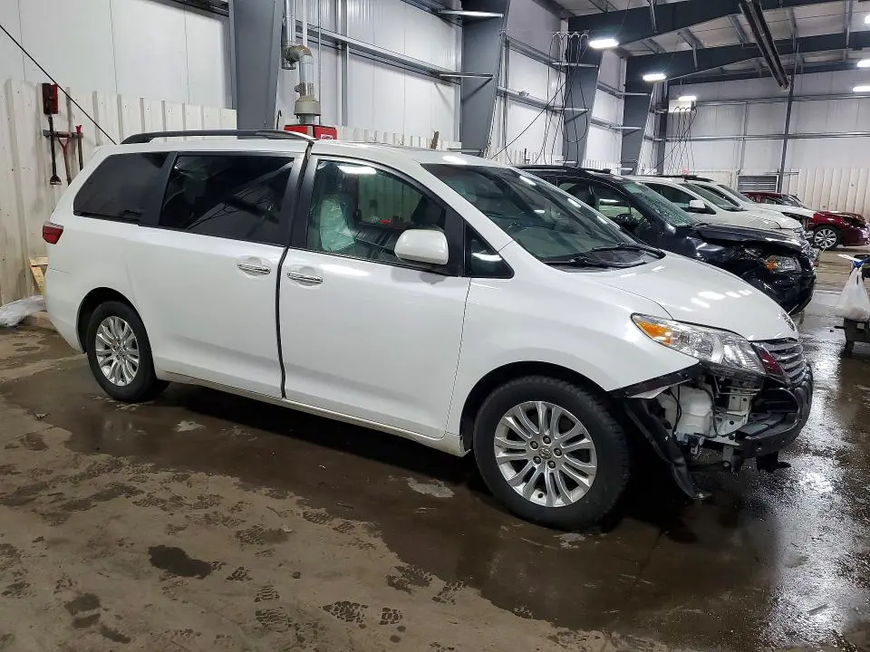 2015 TOYOTA SIENNA XLE 8-PASSENGER  