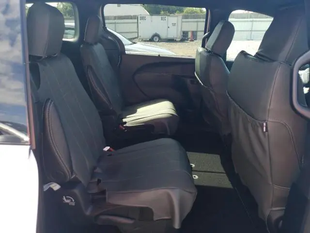 2025 CHRYSLER VOYAGER LX  