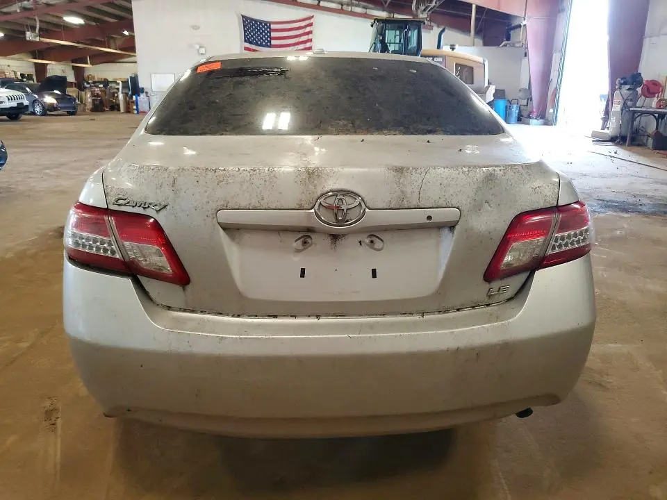 2011 TOYOTA CAMRY LE  