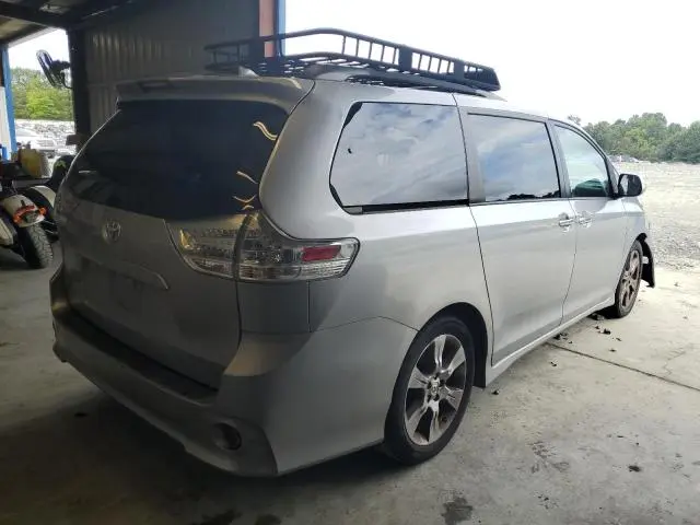 2018 TOYOTA SIENNA SE  