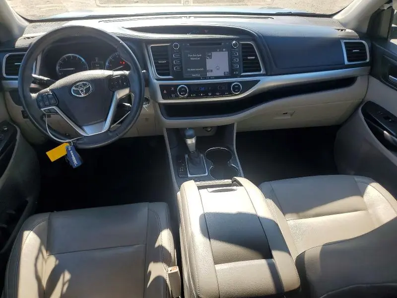 2016 TOYOTA HIGHLANDER XLE  