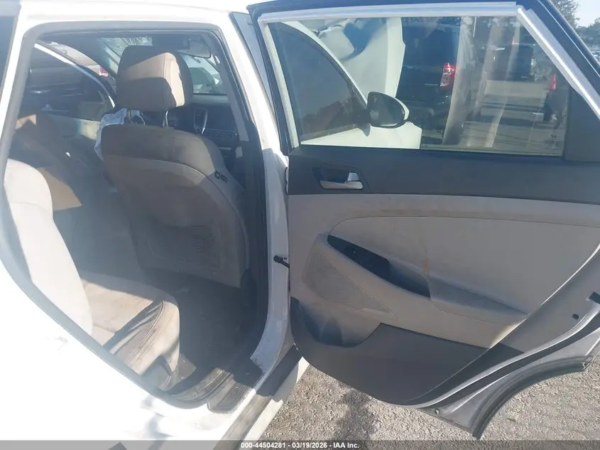 2017 HYUNDAI TUCSON SE