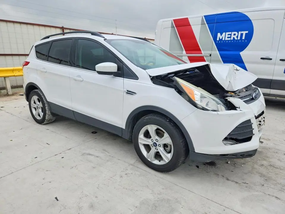 2016 FORD ESCAPE SE  