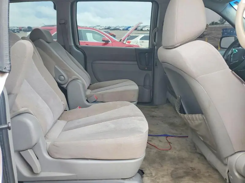 2010 KIA SEDONA LX  