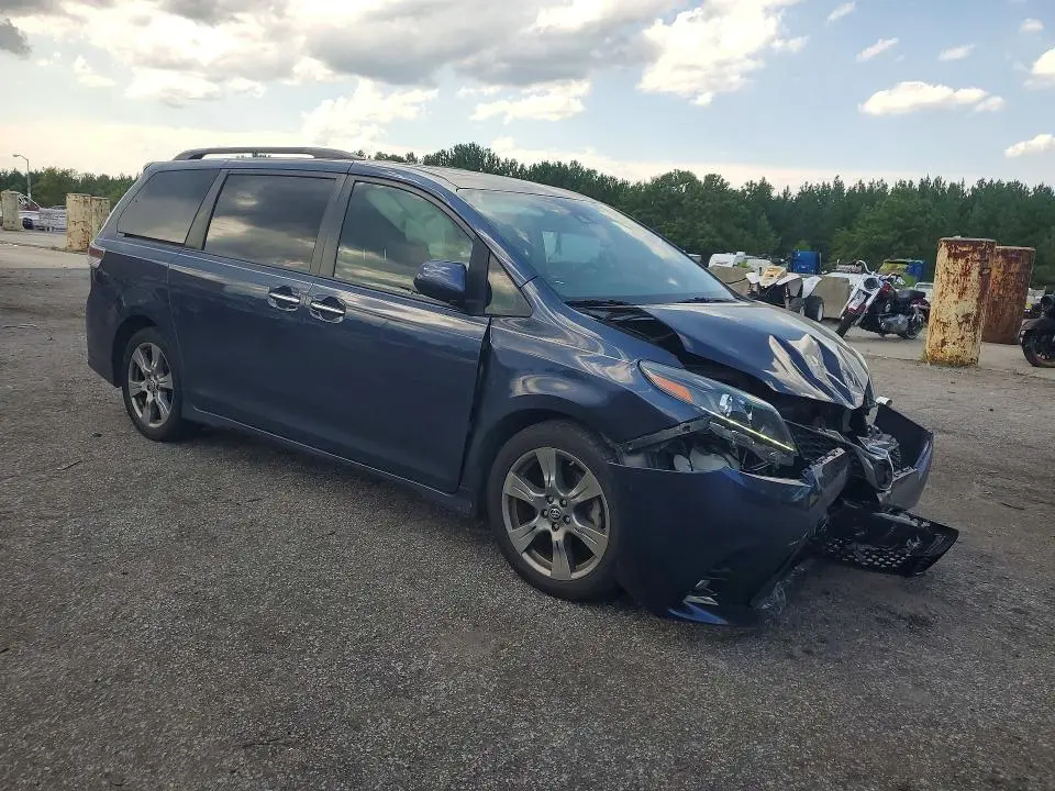 2018 TOYOTA SIENNA SE PREMIUM 8-PASSENGER  