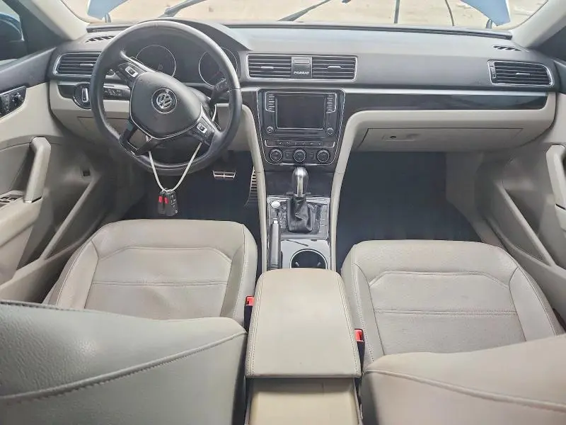 2019 VOLKSWAGEN PASSAT SE R-LINE  