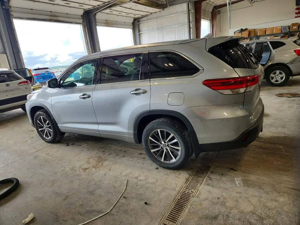 2017 TOYOTA HIGHLANDER XLE  