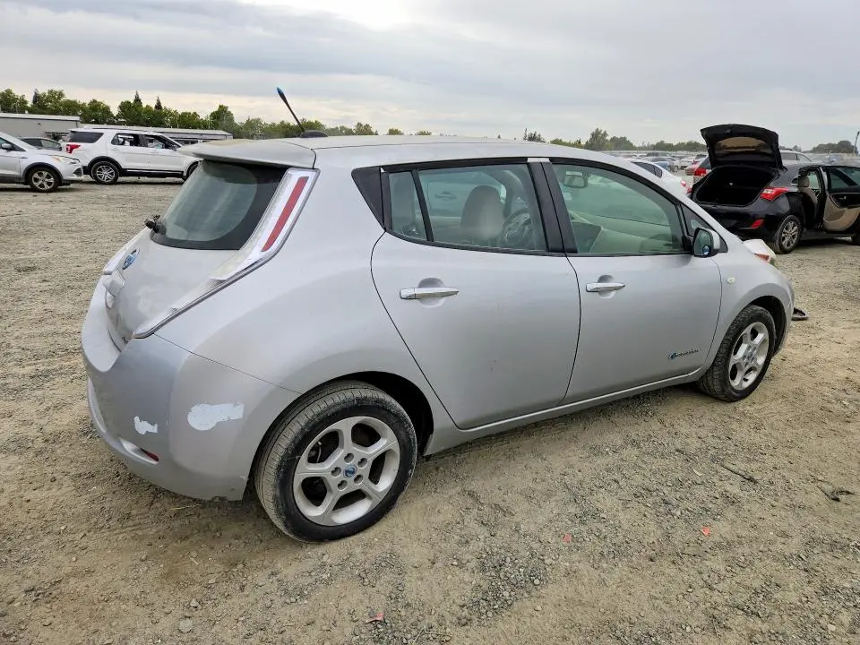 2011 NISSAN LEAF SV  