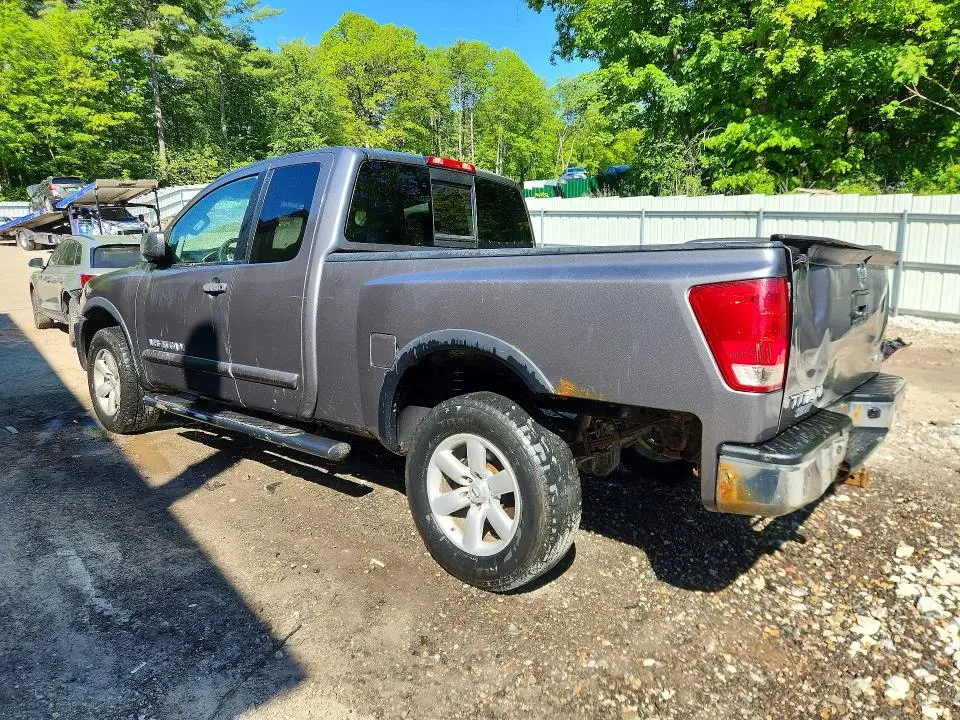 2015 NISSAN TITAN SV  