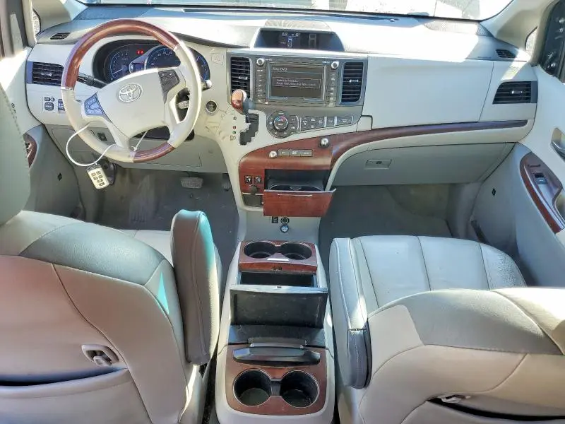 2011 TOYOTA SIENNA LIMITED 7-PASSENGER  