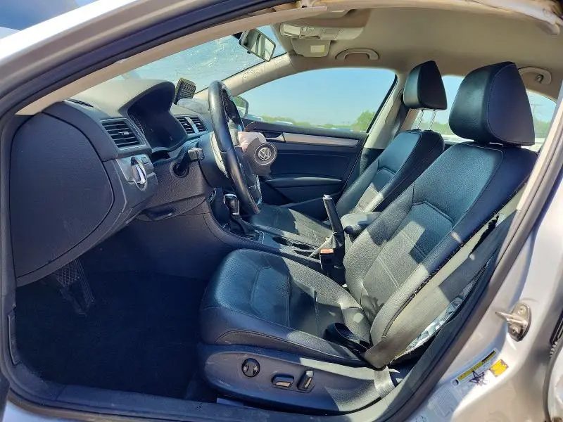 2015 VOLKSWAGEN PASSAT S  