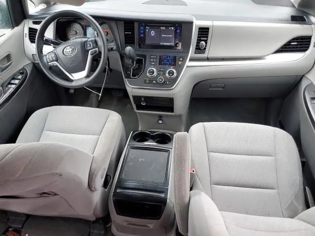 2017 TOYOTA SIENNA LE  