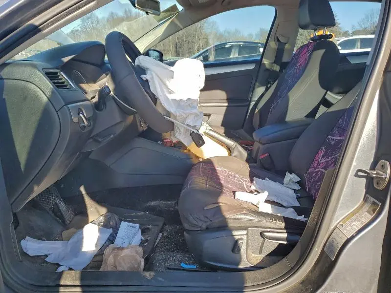 2013 VOLKSWAGEN JETTA SE  