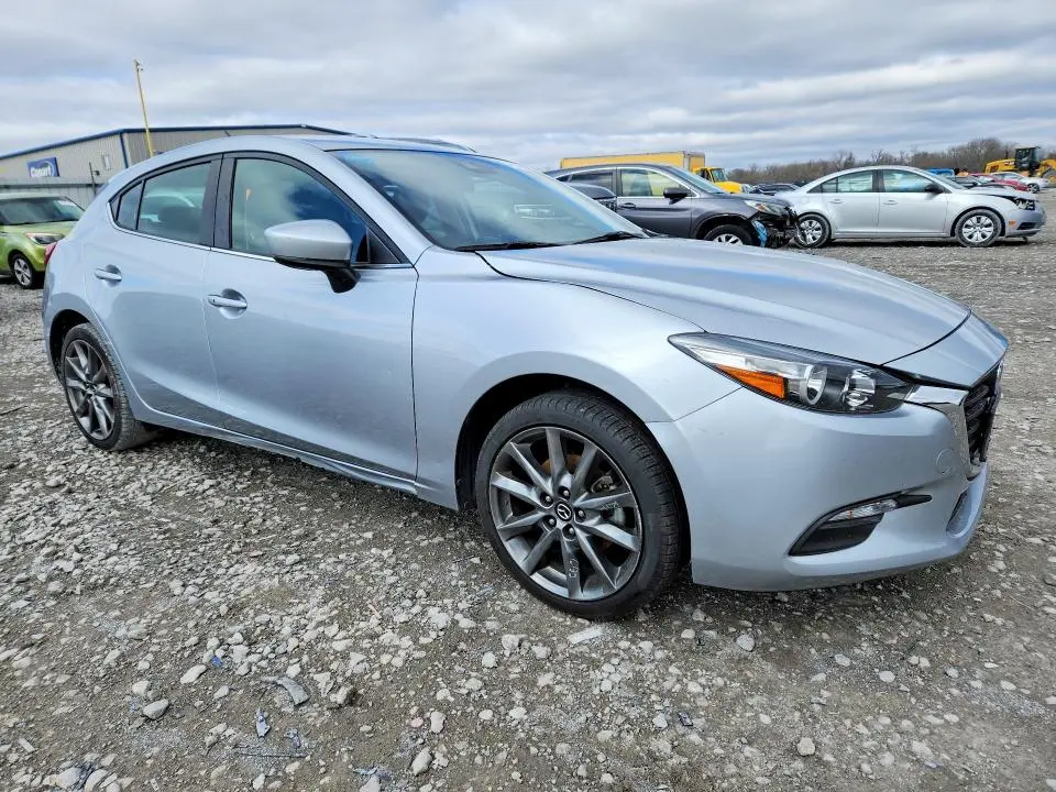 2018 MAZDA 3 TOURING  