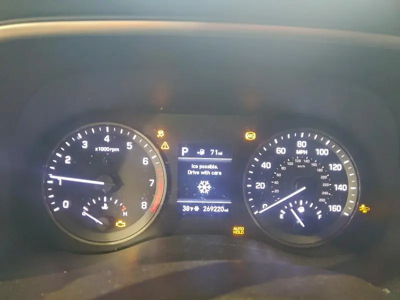 2020 HYUNDAI TUCSON SE  