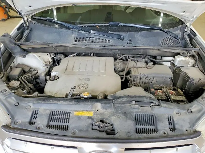 2012 TOYOTA HIGHLANDER SE  