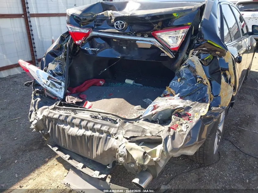 2016 TOYOTA CAMRY SE