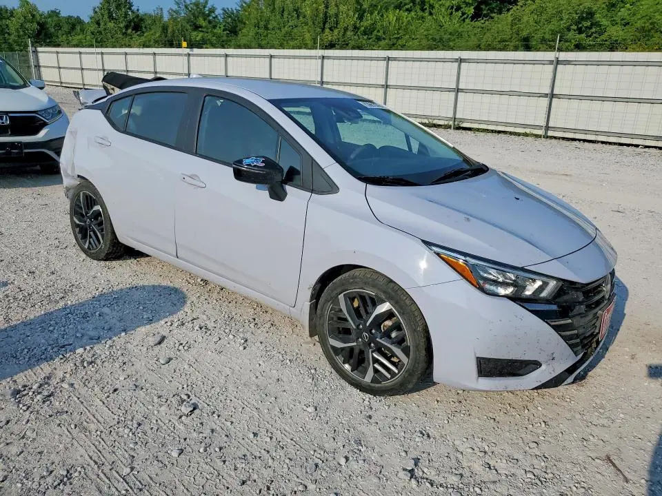 2023 NISSAN VERSA SR  
