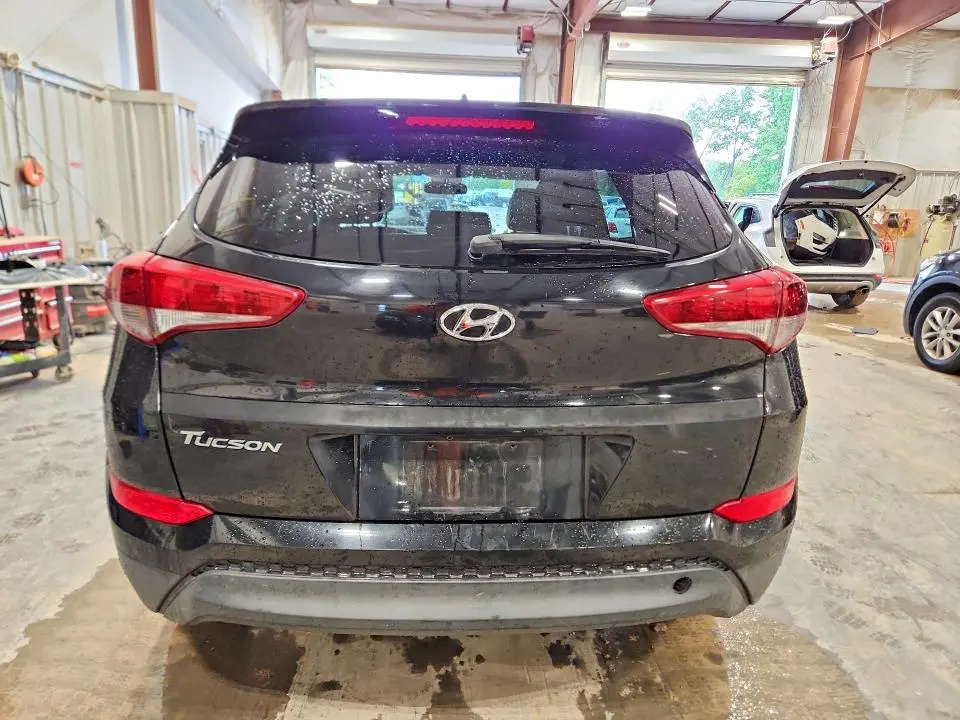 2016 HYUNDAI TUCSON SE  