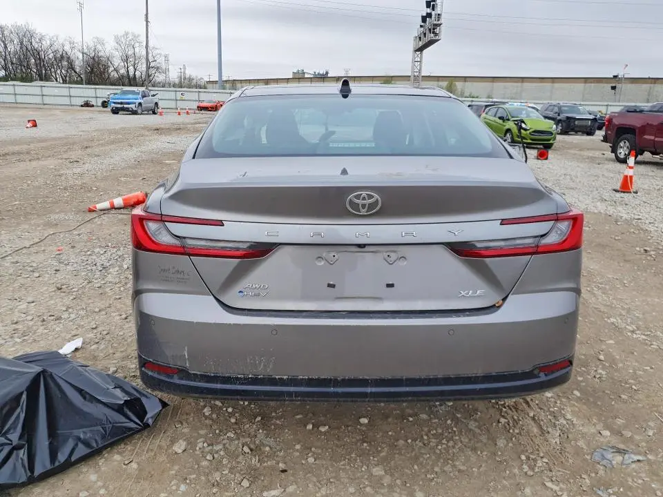 2025 TOYOTA CAMRY XLE  