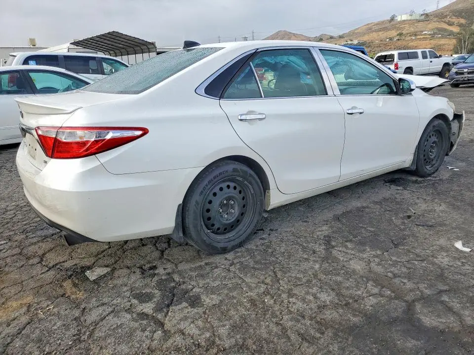 2015 TOYOTA CAMRY SE  