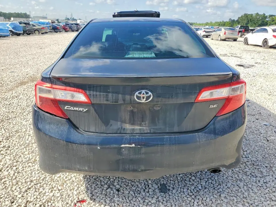 2014 TOYOTA CAMRY SE  