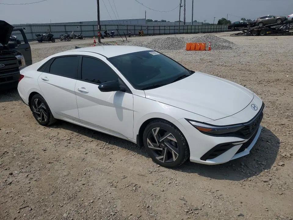 2025 HYUNDAI ELANTRA SEL SPORT  