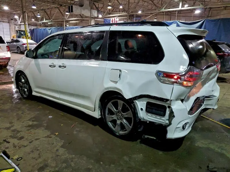 2018 TOYOTA SIENNA SE  