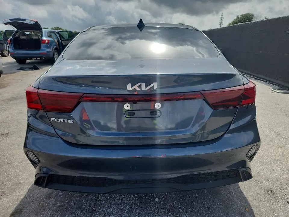2024 KIA FORTE LXS  