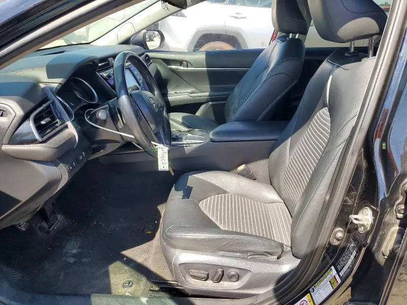 2019 TOYOTA CAMRY SE  