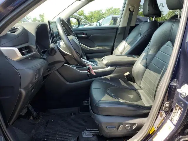 2021 TOYOTA HIGHLANDER XLE  