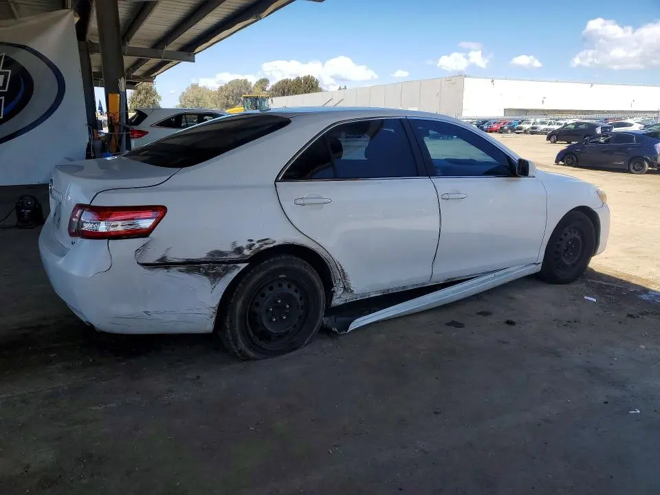 2011 TOYOTA CAMRY LE  