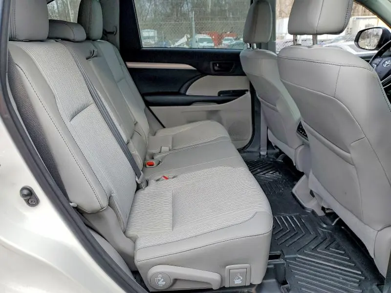 2015 TOYOTA HIGHLANDER LE  