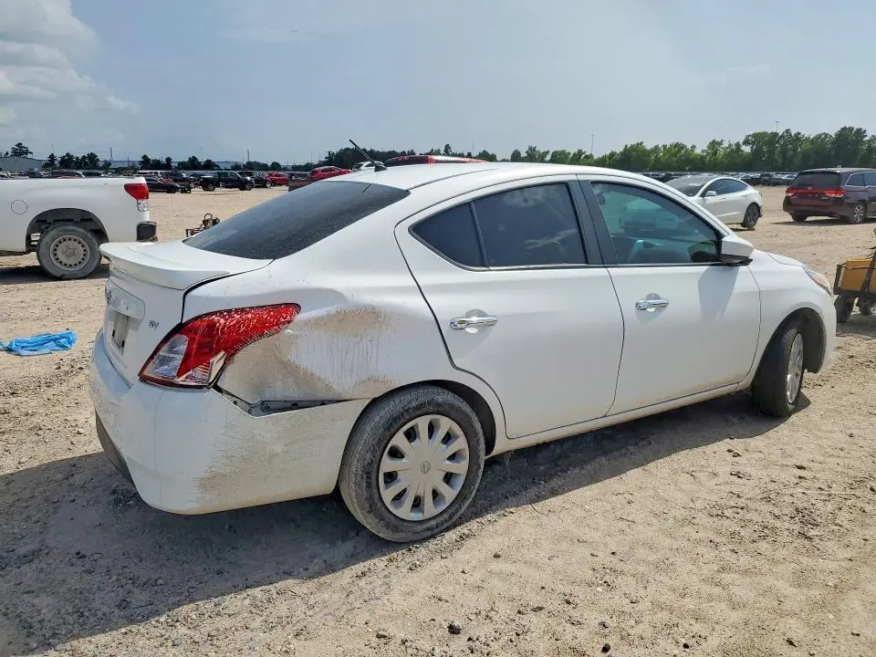 2019 NISSAN VERSA SV  