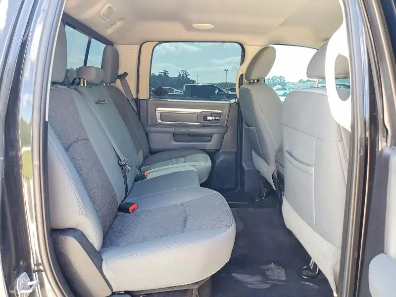 2016 RAM 1500 SLT  