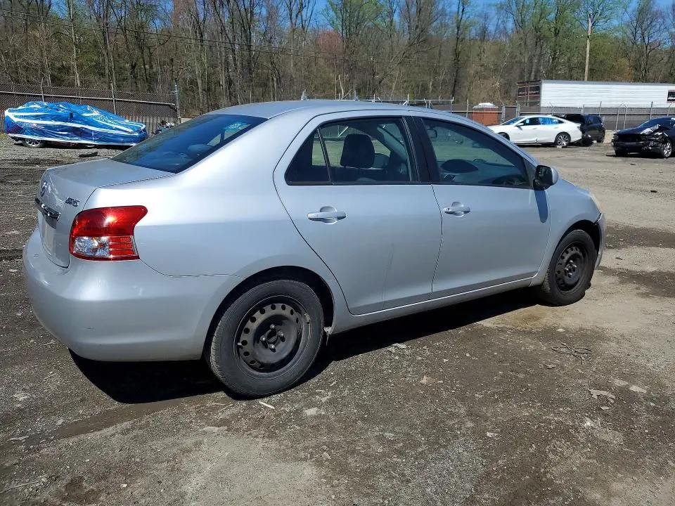 2010 TOYOTA YARIS BASE  