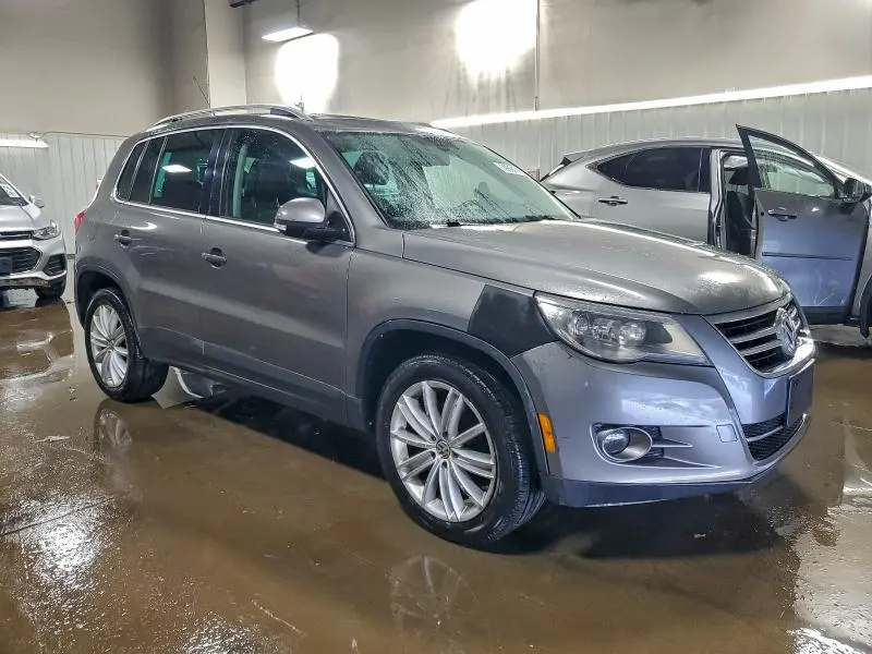 2011 VOLKSWAGEN TIGUAN S  